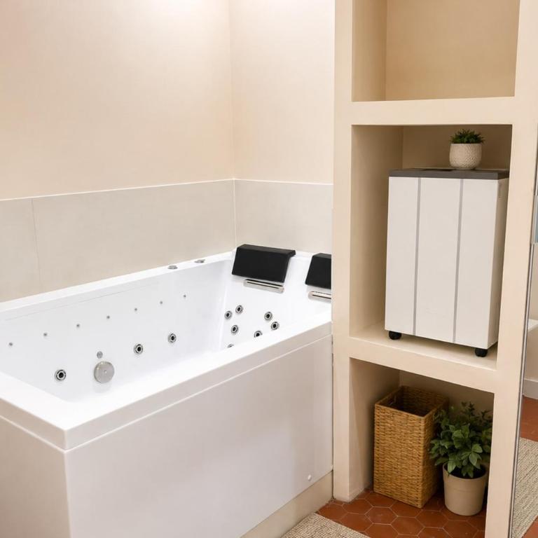Appartement avec balnéo au Panier Clim 4 pers - Appartement - 3