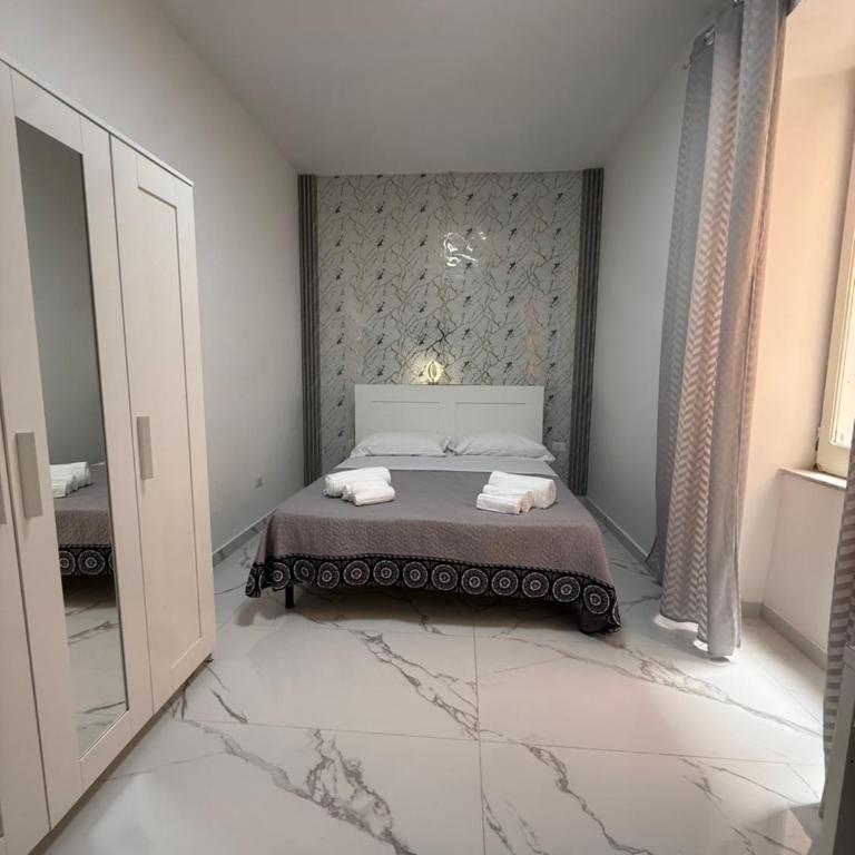 Casa Carmela Spaccanapoli - Camera Matrimoniale con Bagno Privato Esterno - 3