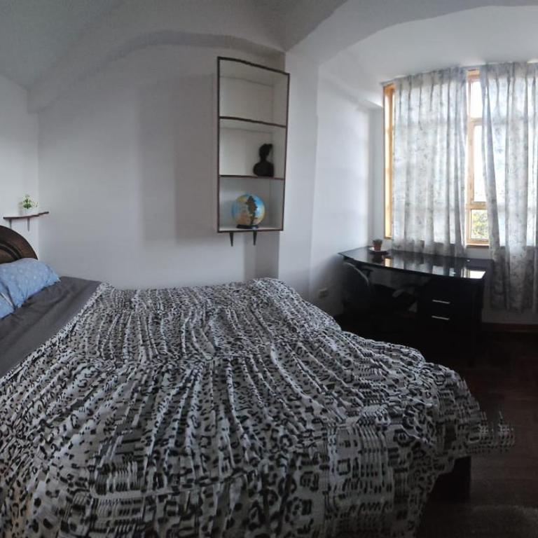 Cusco Apartments - Family Room - 9