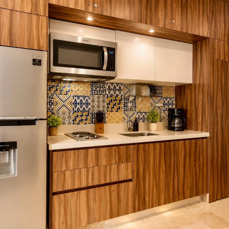 Bahay Condos steps from the beach and 5th ave - Loft - 11
