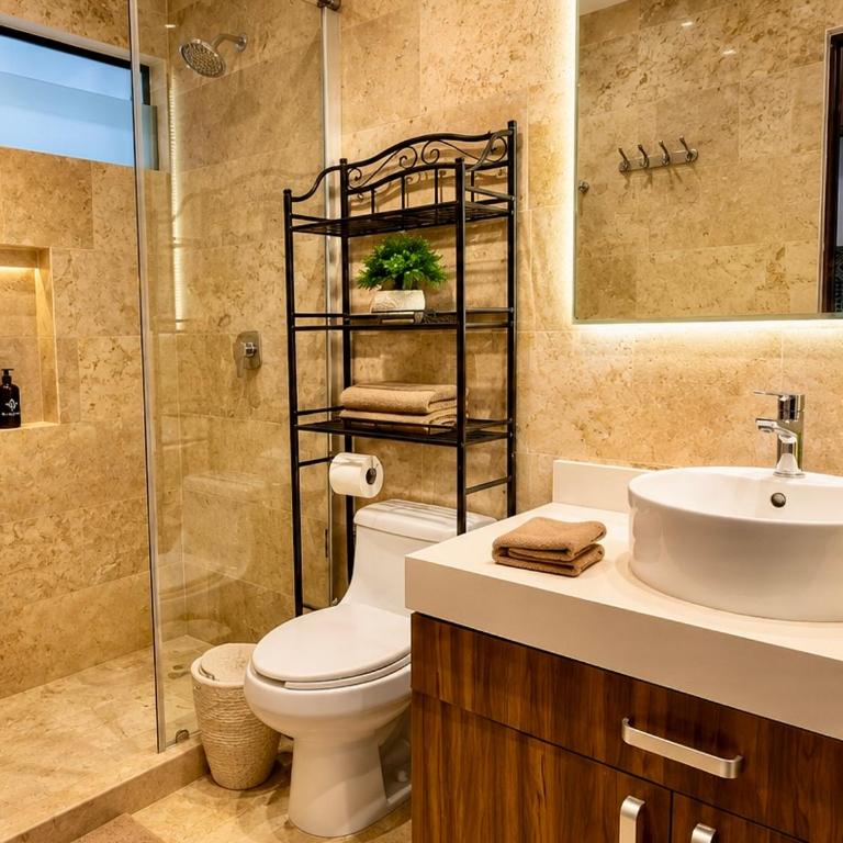 Bahay Condos steps from the beach and 5th ave - Loft - 13