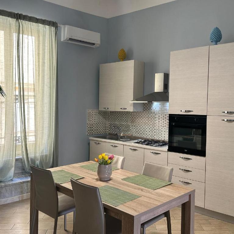 La casa in centro - Appartamento con 2 Camere da Letto e Vista Mare - 2