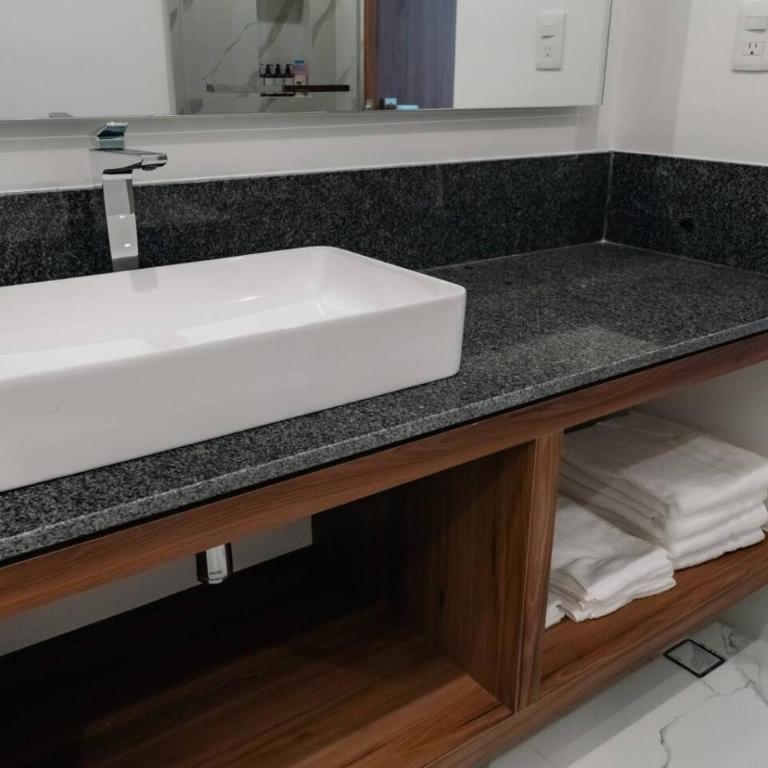 Condesa Residence - Roma Luxury Suite 202 - One-Bedroom Apartment - 25