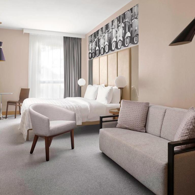 Le Meridien Visconti Rome - Executive Triple Room, 1 Bedroom Larger Suite, City view - 3