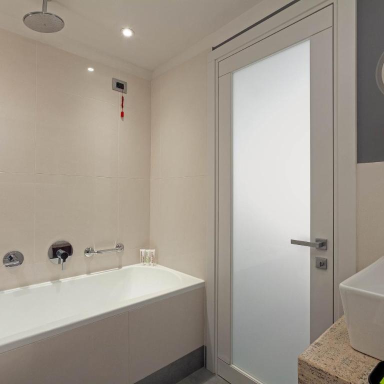 Le Meridien Visconti Rome - Superior Double Room, Smaller Guest room, King, Limited view - 5