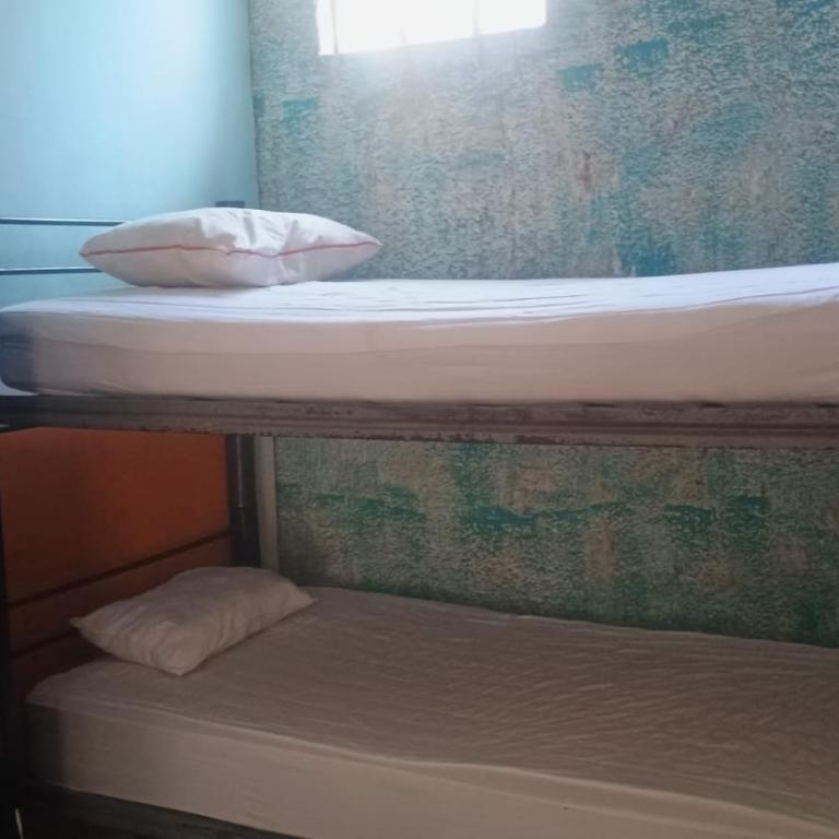 hostal la playa vallarta - Habitación compartida de 4 camas para hombres - 1