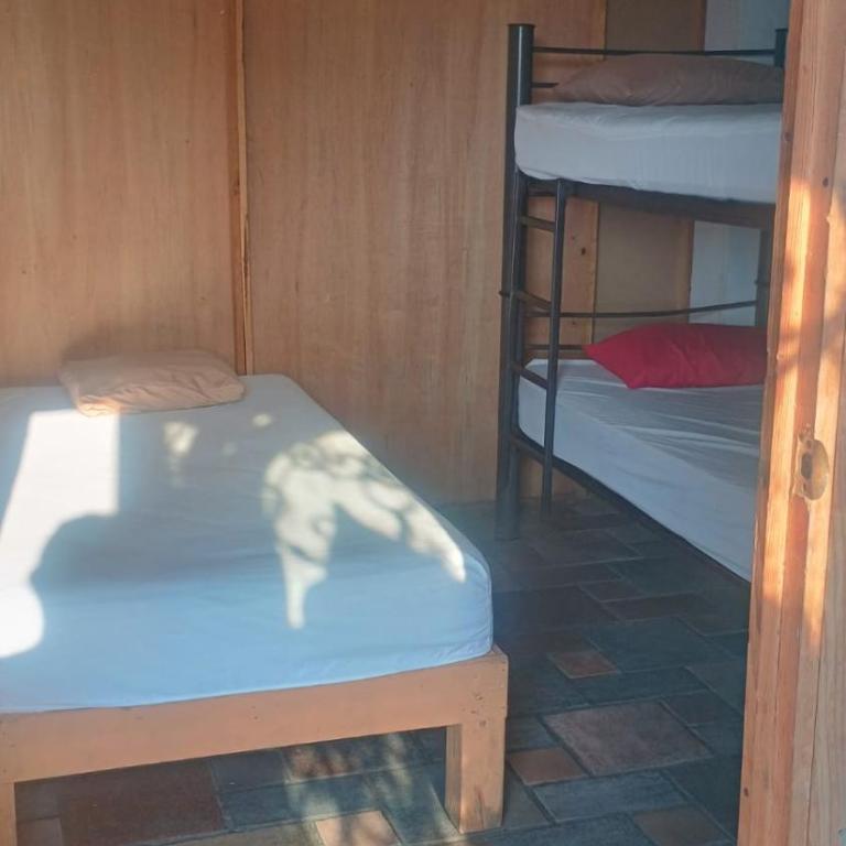 hostal la playa vallarta - Habitación compartida femenina de 4 camas - 3