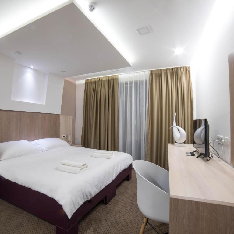Patria Villa - Deluxe Double or Twin Room with Garden View - 2