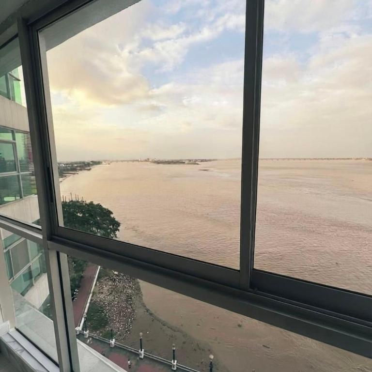 Dpto vista al río de 2 hab, piscina y gym en Riverfront II - Apartamento de 2 dormitorios - 1