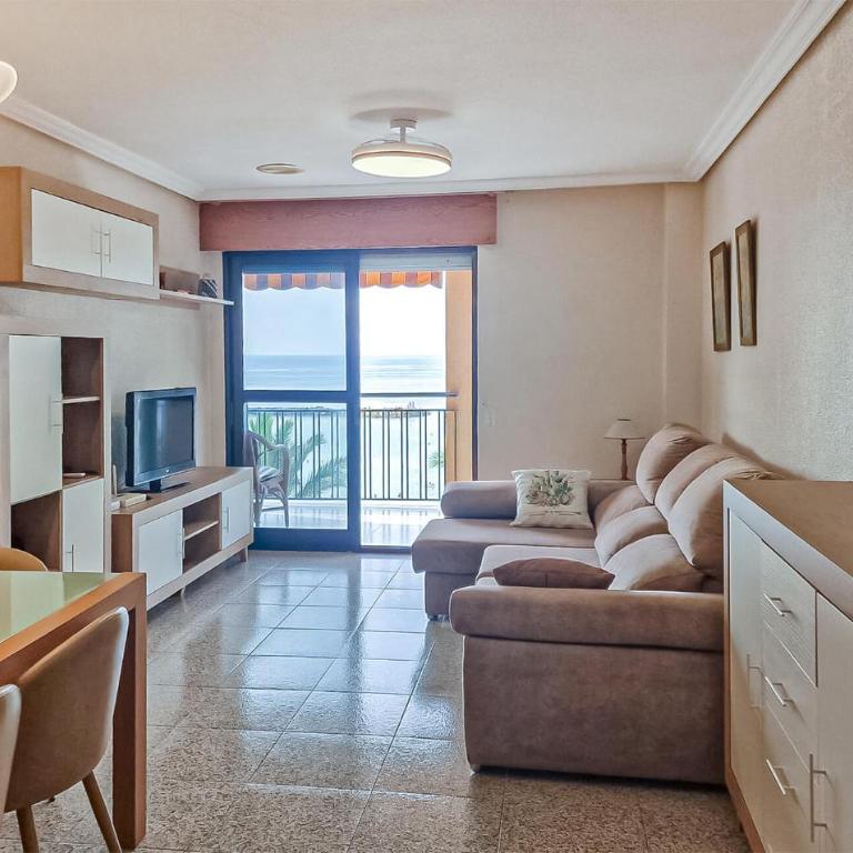 Magnífico Apartamento En Torrevieja Con Wifi - Apartamento de 3 dormitorios - 2