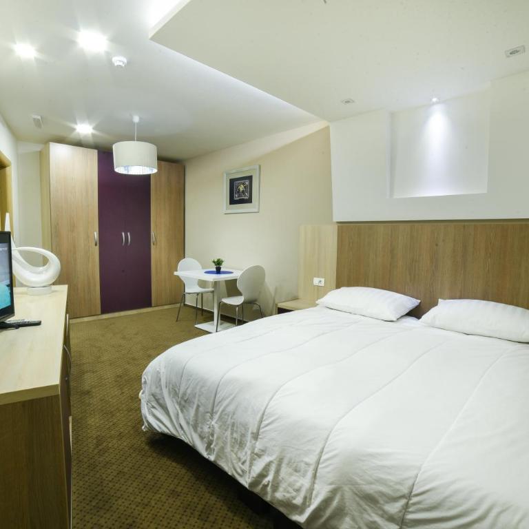 Patria Villa - Deluxe Double or Twin Room - 4