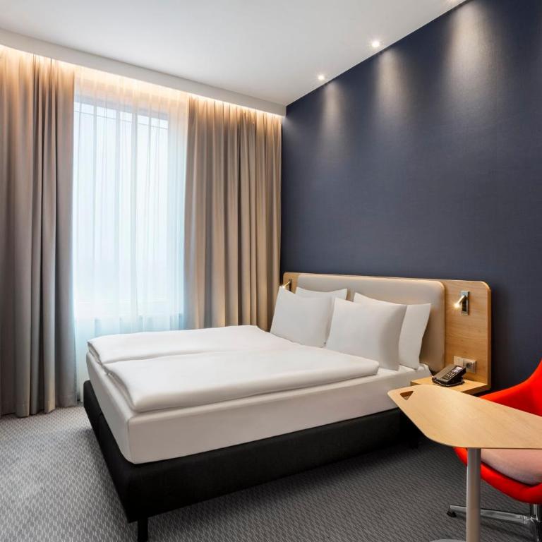 Holiday Inn Express Munich City West by IHG - Standard Zimmer mit Queensize-Bett - 7