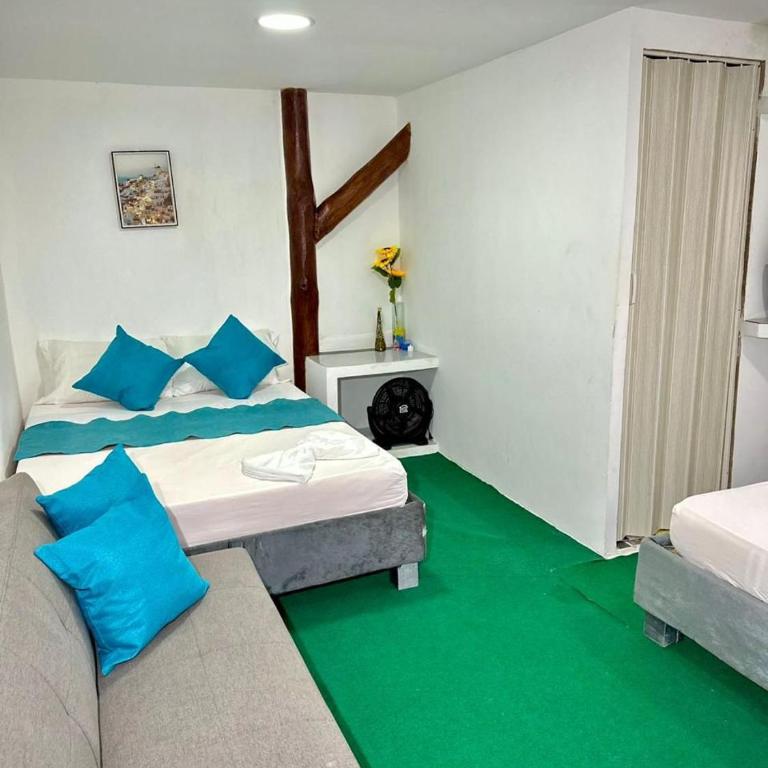 PARADIsE Mar - Deluxe Family Room - 5