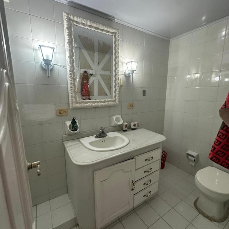 Apto Vacacional El Laguito - Edificio Gloria - Three-Bedroom Apartment - 8