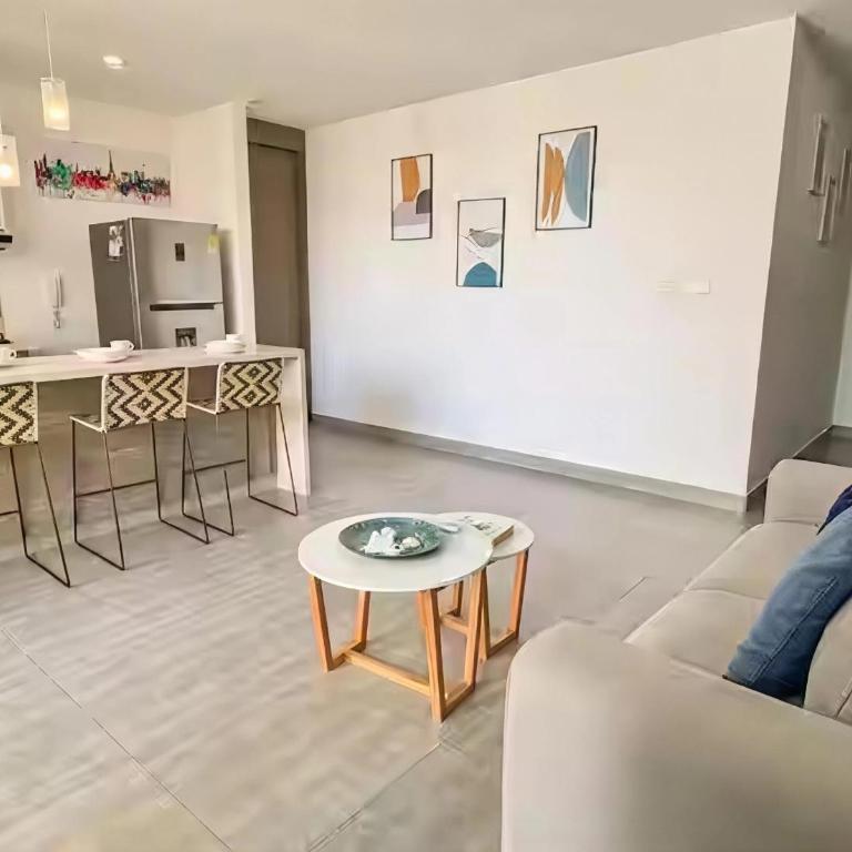 Apartamento amoblado frente al mar El Laguito - Two-Bedroom Apartment - 8