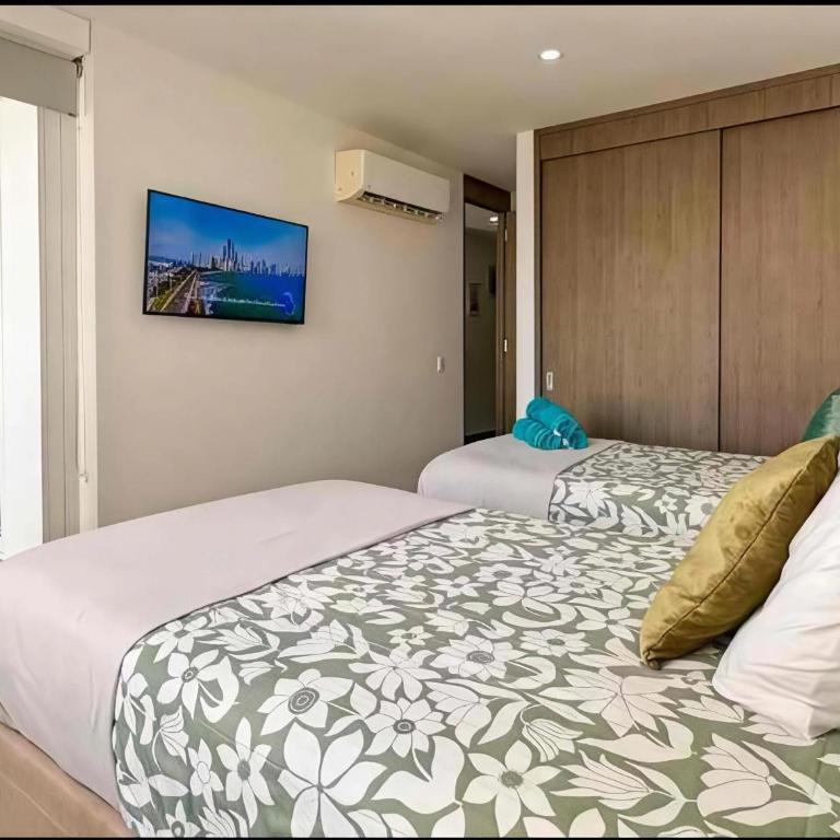 Apartamento amoblado frente al mar El Laguito - Two-Bedroom Apartment - 13