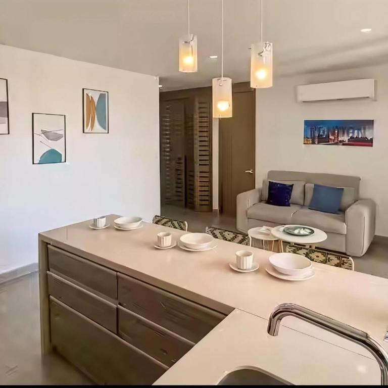 Apartamento amoblado frente al mar El Laguito - Two-Bedroom Apartment - 15