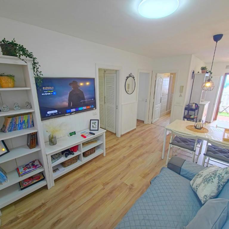 Terraza, céntrico pueblo + aparcamiento cerca - Two-Bedroom Apartment - 3