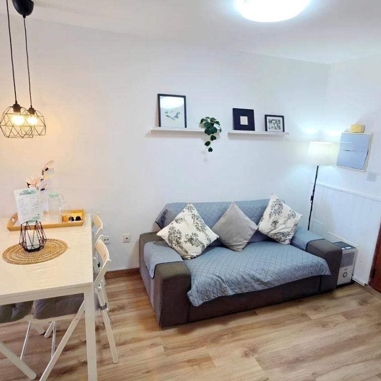 Terraza, céntrico pueblo + aparcamiento cerca - Two-Bedroom Apartment - 4