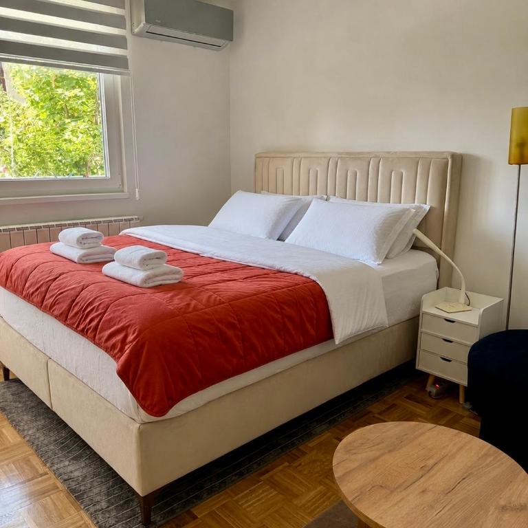 Rose Nest Airport Apartment - Self Check-In - Free parking - Apartman - 2