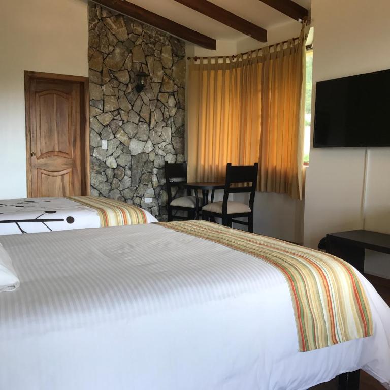 Hosteria Quinta San Miguel - Superior Double Room with Two Double Beds - 2