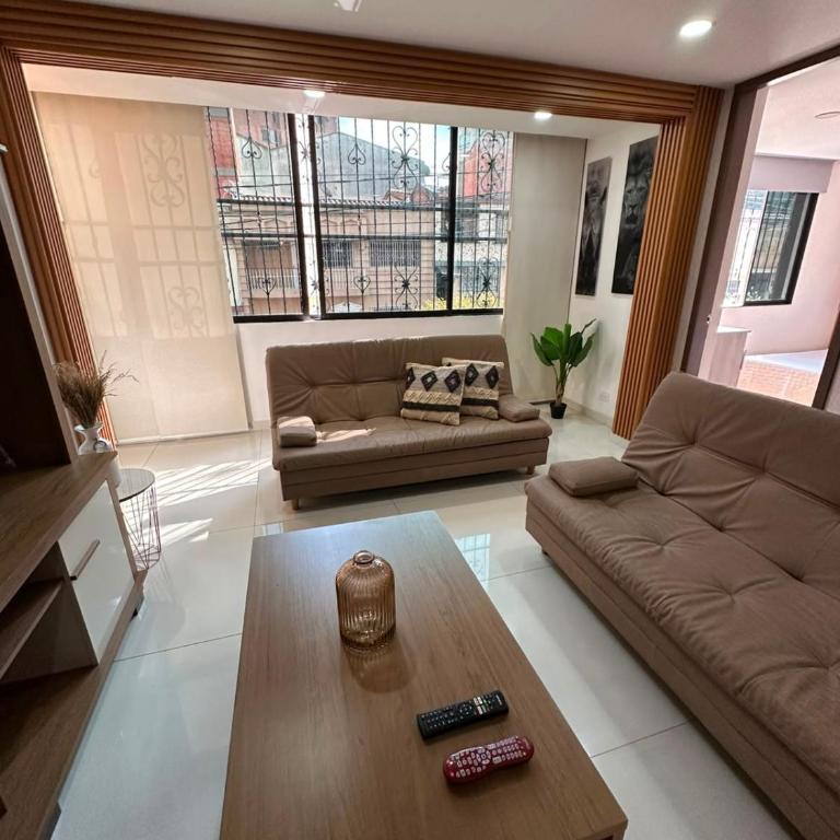 Acogedor apto en el corazón de laureles - Two-Bedroom Apartment - 4