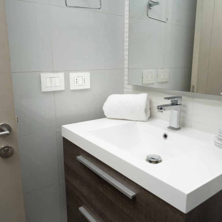 Moderno Depto 2D con Vista a la Cordillera, Terraza y Parking - Two-Bedroom Apartment - 18
