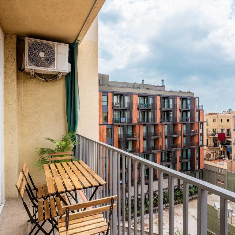 The Collection Barcelona - Bright 4BD with terrace near Arc de Triomf - Apartment - 3