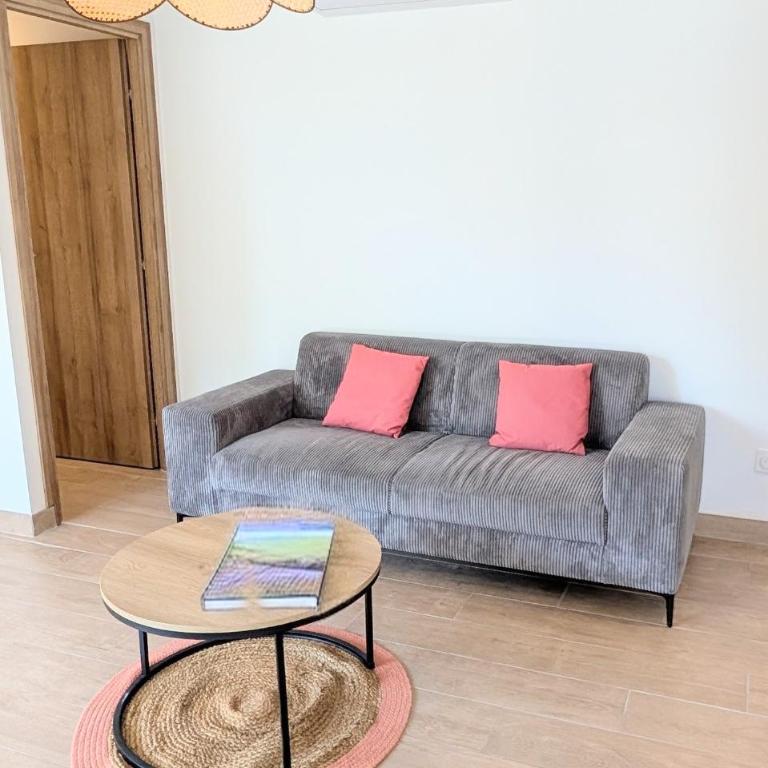Lodge Luberon - Jacuzzi privatif illimité - À 15 min à pied centre de L'Isle-sur-la-Sorgue - 2 vélos à disposition - Clim, Parking privé, WiFi, linge et ménage inclus - Maison 1 Chambre - 18