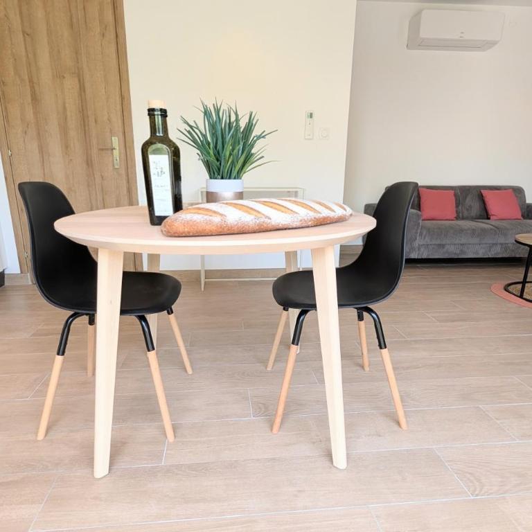 Lodge Luberon - Jacuzzi privatif illimité - À 15 min à pied centre de L'Isle-sur-la-Sorgue - 2 vélos à disposition - Clim, Parking privé, WiFi, linge et ménage inclus - Maison 1 Chambre - 26