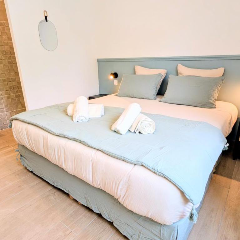 Lodge Luberon - Jacuzzi privatif illimité - À 15 min à pied centre de L'Isle-sur-la-Sorgue - 2 vélos à disposition - Clim, Parking privé, WiFi, linge et ménage inclus - Maison 1 Chambre - 2