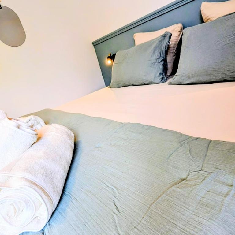 Lodge Luberon - Jacuzzi privatif illimité - À 15 min à pied centre de L'Isle-sur-la-Sorgue - 2 vélos à disposition - Clim, Parking privé, WiFi, linge et ménage inclus - Maison 1 Chambre - 25