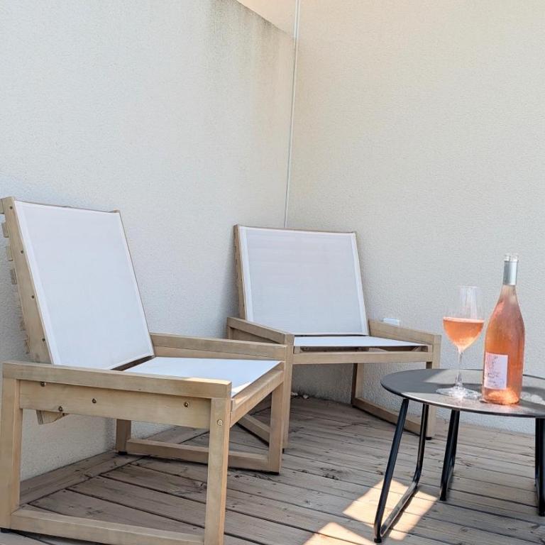 Lodge Luberon - Jacuzzi privatif illimité - À 15 min à pied centre de L'Isle-sur-la-Sorgue - 2 vélos à disposition - Clim, Parking privé, WiFi, linge et ménage inclus - Maison 1 Chambre - 37