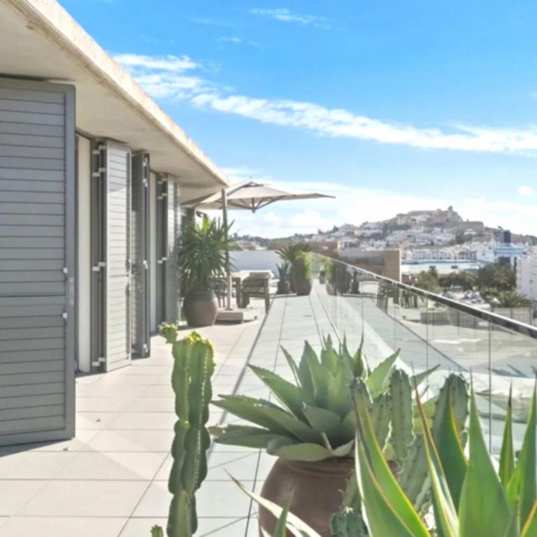 Azure 3BR Penthouse Walk to Talamanca Beach Ibiza - Apartamento Ático - 3