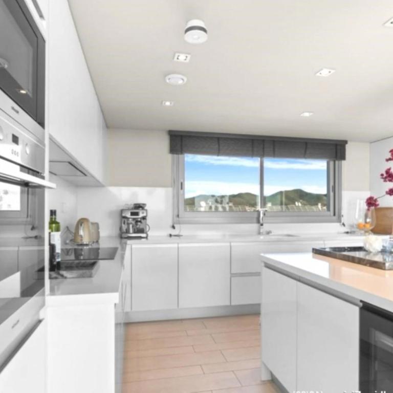 Azure 3BR Penthouse Walk to Talamanca Beach Ibiza - Apartamento Ático - 16