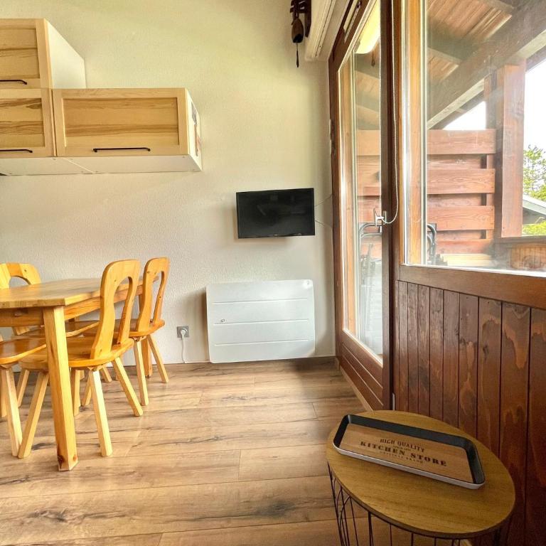 Crest Voland appart cosy 29m2,4-5 pers, 350 m des pistes , 8km des Saisies,parking, casier à skis - Apartment mit 2 Schlafzimmern - 2