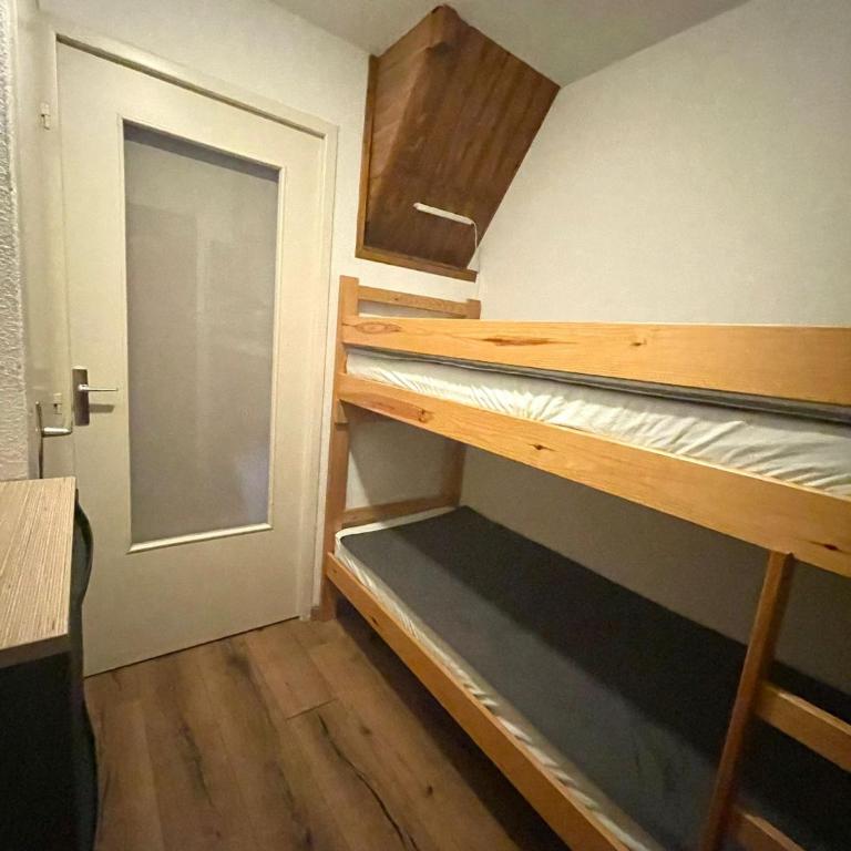 Crest Voland appart cosy 29m2,4-5 pers, 350 m des pistes , 8km des Saisies,parking, casier à skis - Apartment mit 2 Schlafzimmern - 3