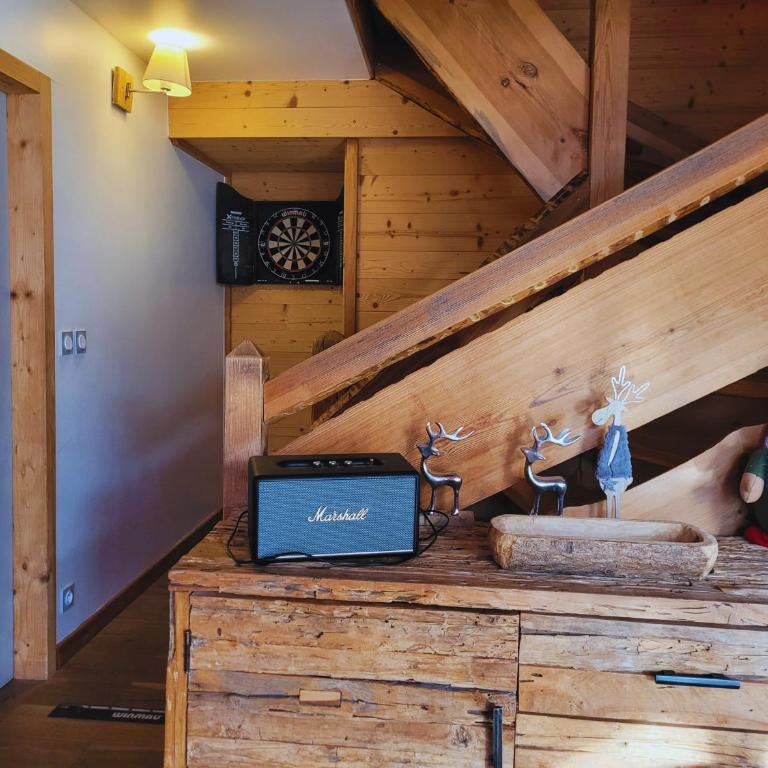 Charming Chalet w/ Mountain & Slope Views, Jacuzzi - Chalet - 10