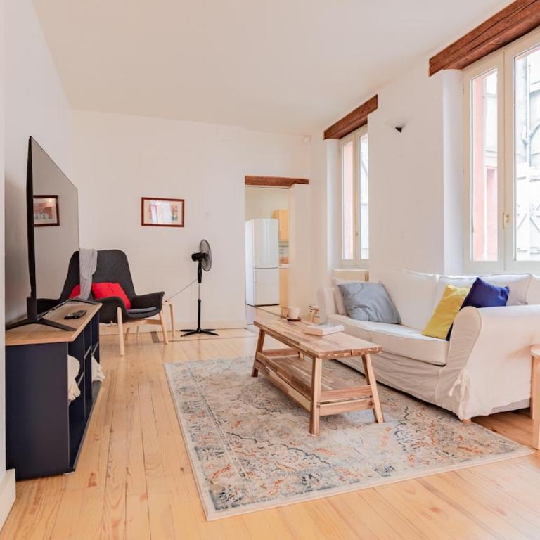 143m2 Hyper Centre Toulouse 9 Personnes, 3 Chambres 2 Salles de bains - Appartement - 6