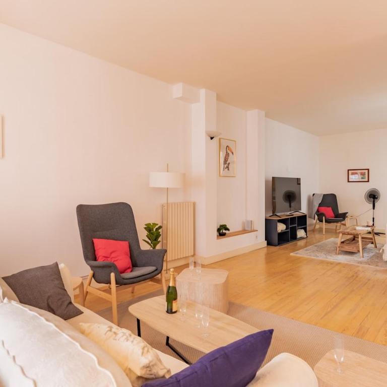 143m2 Hyper Centre Toulouse 9 Personnes, 3 Chambres 2 Salles de bains - Appartement - 23