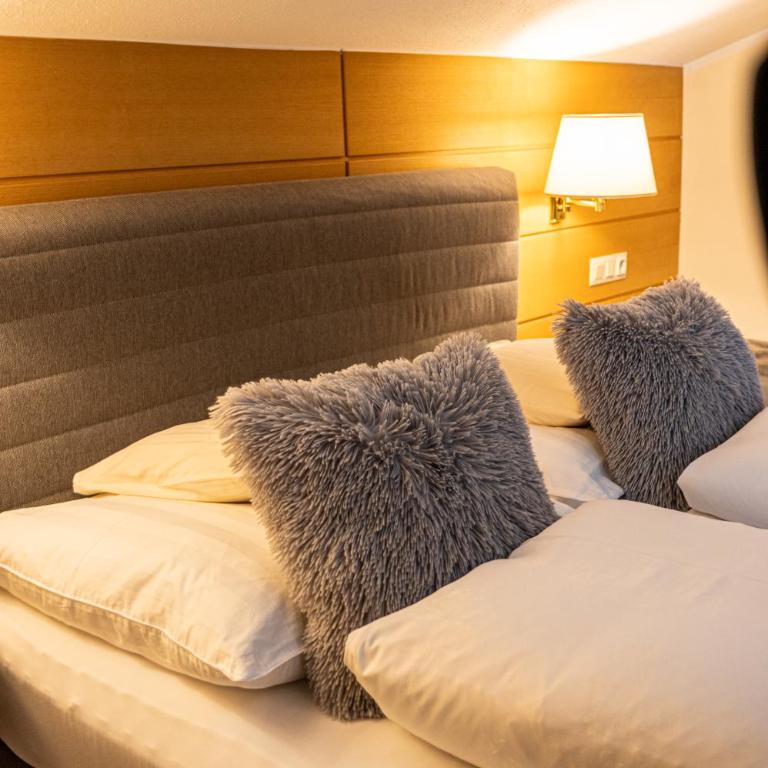 Pension Hartenfels - Doppelzimmer mit Balkon - 7