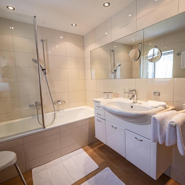 Pension Hartenfels - Einzelzimmer mit Badewanne - 7
