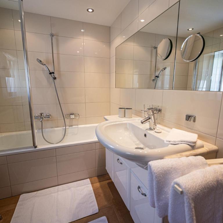 Pension Hartenfels - Einzelzimmer mit Badewanne - 8