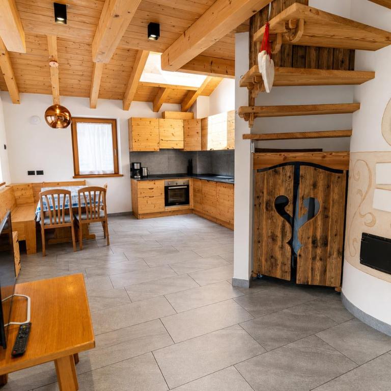 Appartamenti Cèsa Sorèie by AMA Val di Fassa - Appartamento con 3 Camere da Letto - 1
