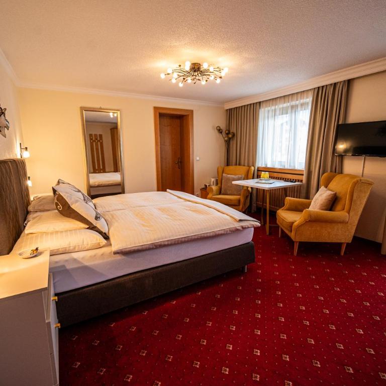 Pension Hartenfels - Doppelzimmer mit Balkon - 2