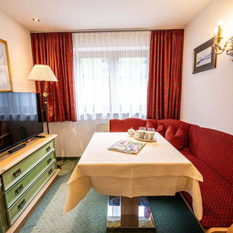 Pension Hartenfels - Doppelzimmer Souterrain - 1