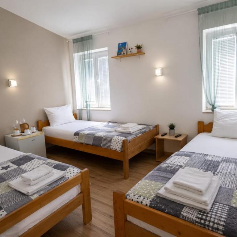 Serenita Stone House - Standard Dreibettzimmer - 1
