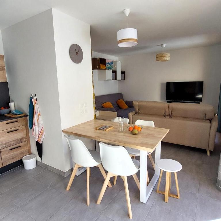Large T2 with terrace le dahu perché - Appartement - 4