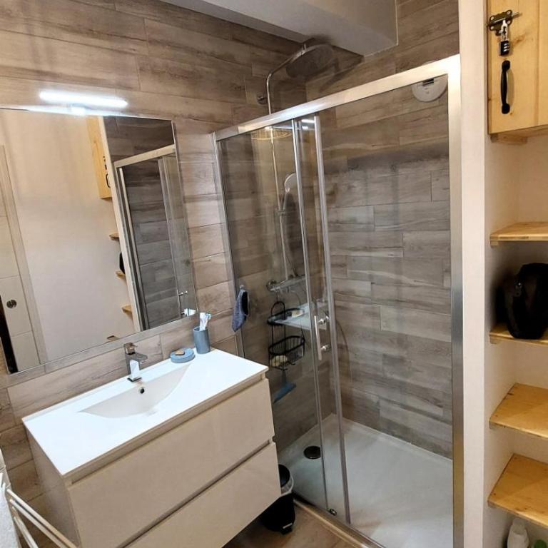 Large T2 with terrace le dahu perché - Appartement - 12