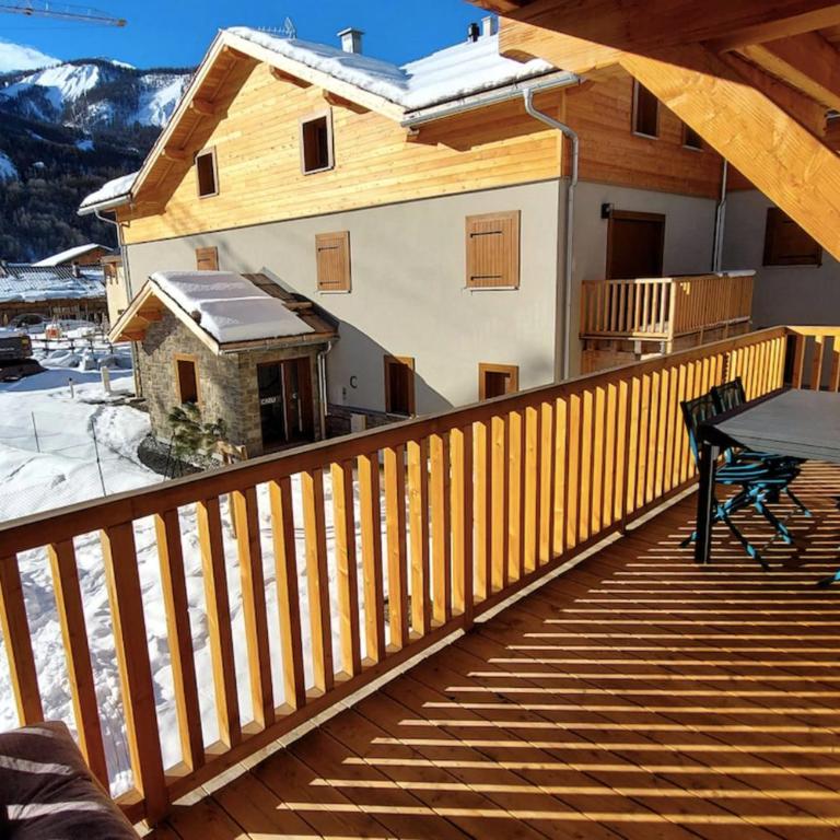 Large T2 with terrace le dahu perché - Appartement - 18